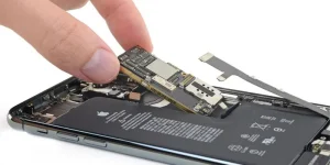 تعمیر برد آیفون | تعمیر برد گوشی اپل + ضمانت✔️